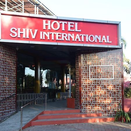 Hotel Shiv International Bhachau 외부 사진