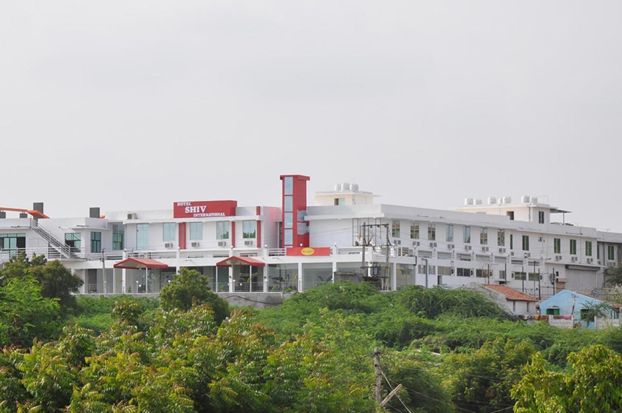 Hotel Shiv International Bhachau 외부 사진