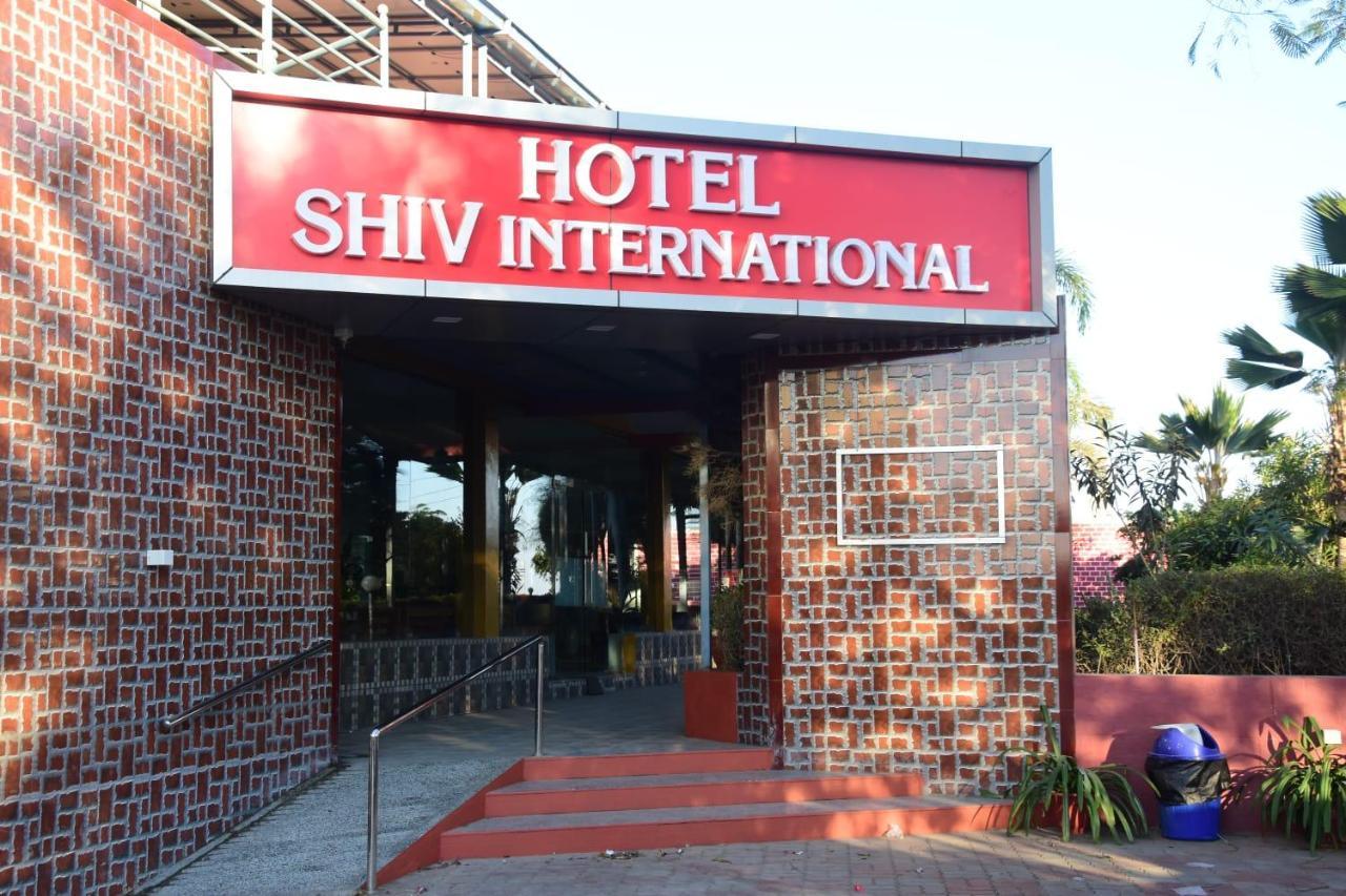Hotel Shiv International Bhachau 외부 사진