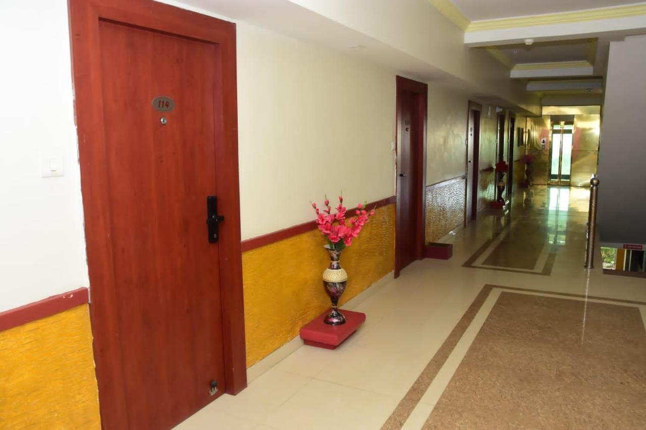 Hotel Shiv International Bhachau 외부 사진