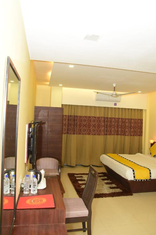 Hotel Shiv International Bhachau 외부 사진