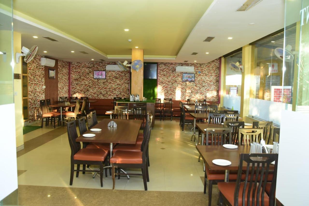 Hotel Shiv International Bhachau 외부 사진