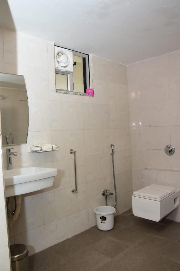Hotel Shiv International Bhachau 외부 사진