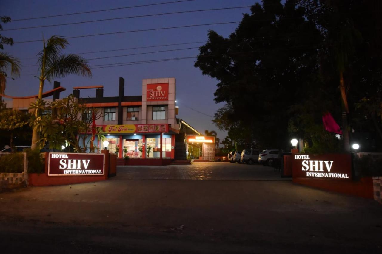 Hotel Shiv International Bhachau 외부 사진