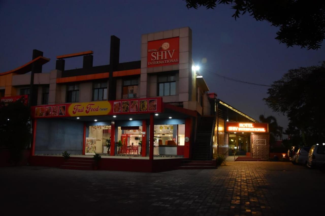 Hotel Shiv International Bhachau 외부 사진