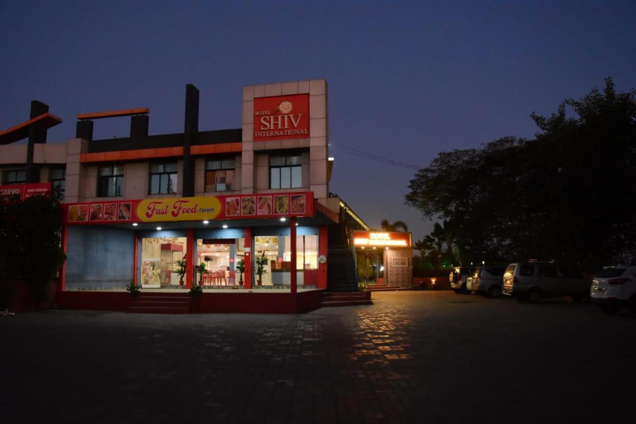 Hotel Shiv International Bhachau 외부 사진