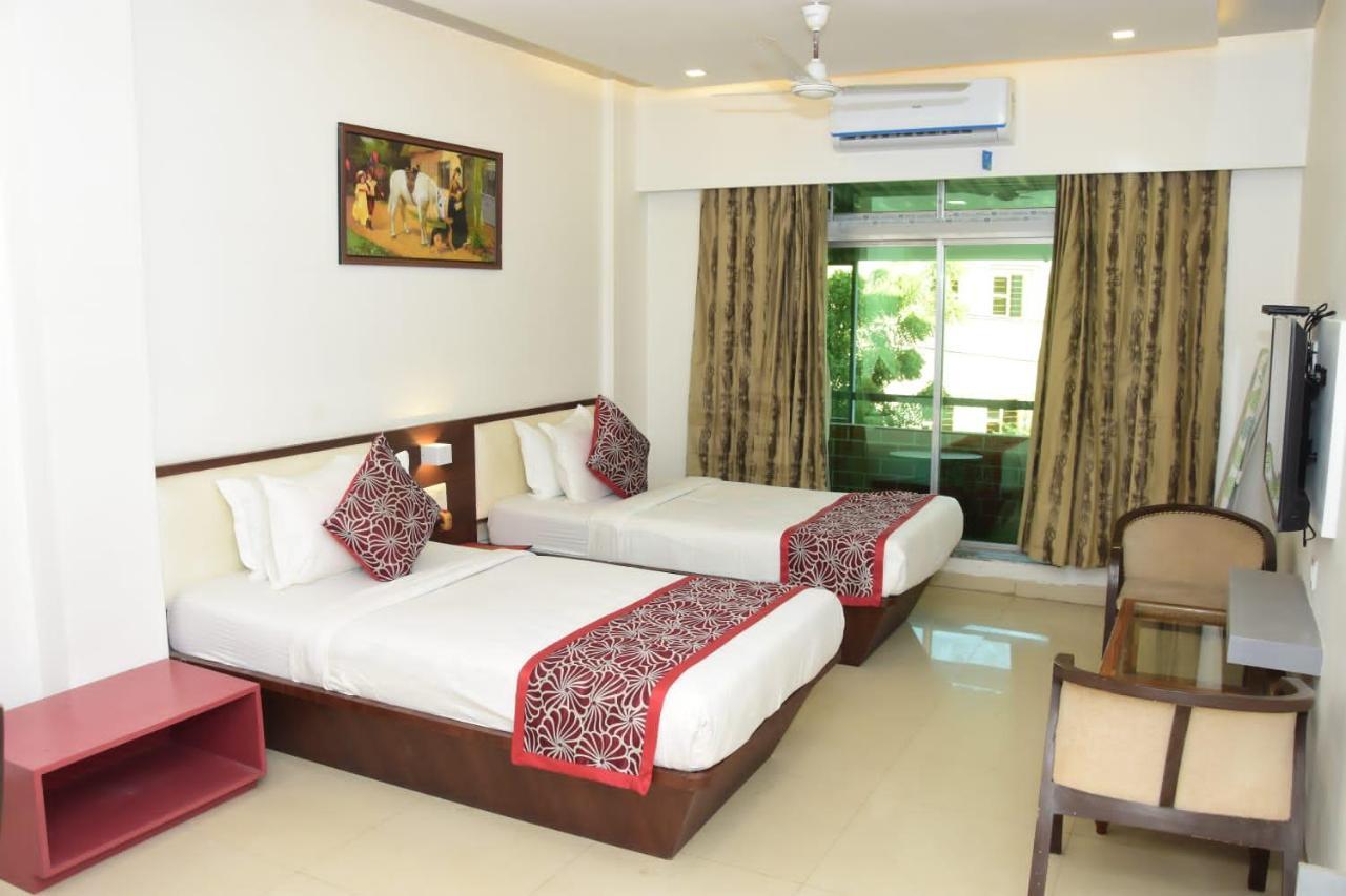 Hotel Shiv International Bhachau 외부 사진
