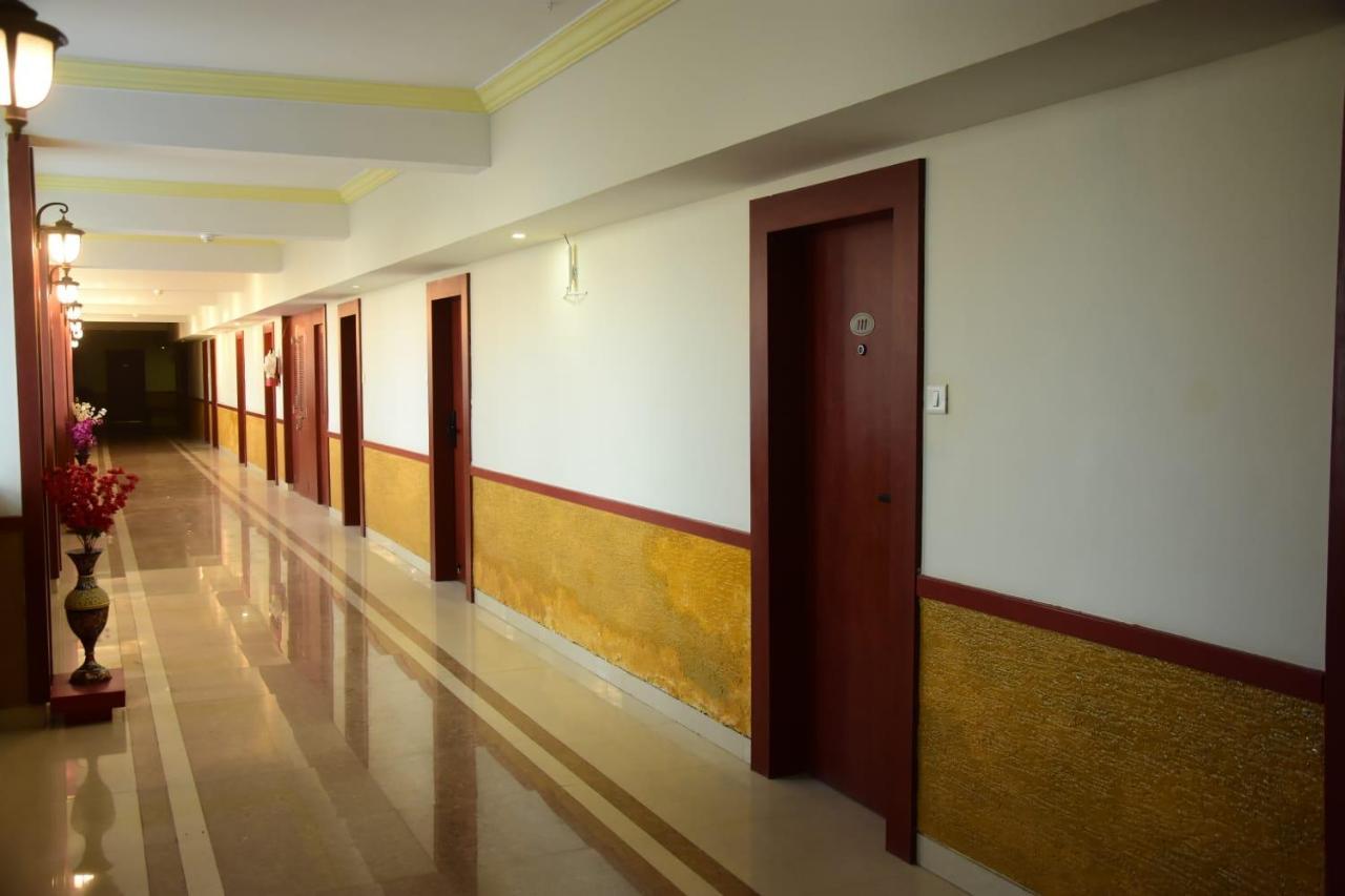 Hotel Shiv International Bhachau 외부 사진