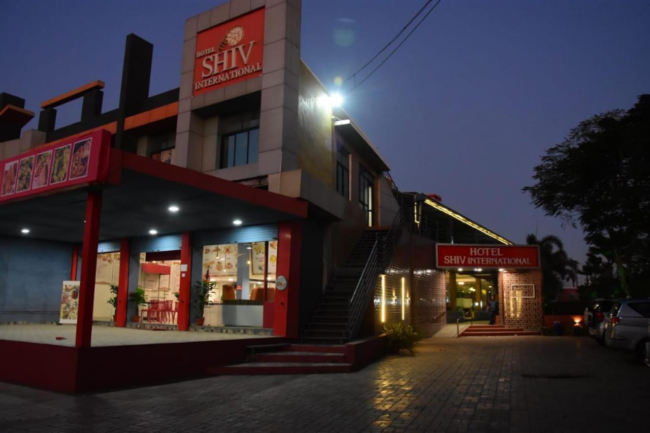 Hotel Shiv International Bhachau 외부 사진