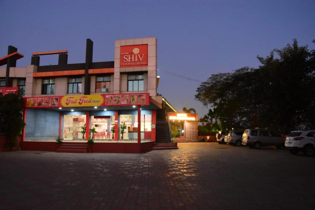 Hotel Shiv International Bhachau 외부 사진