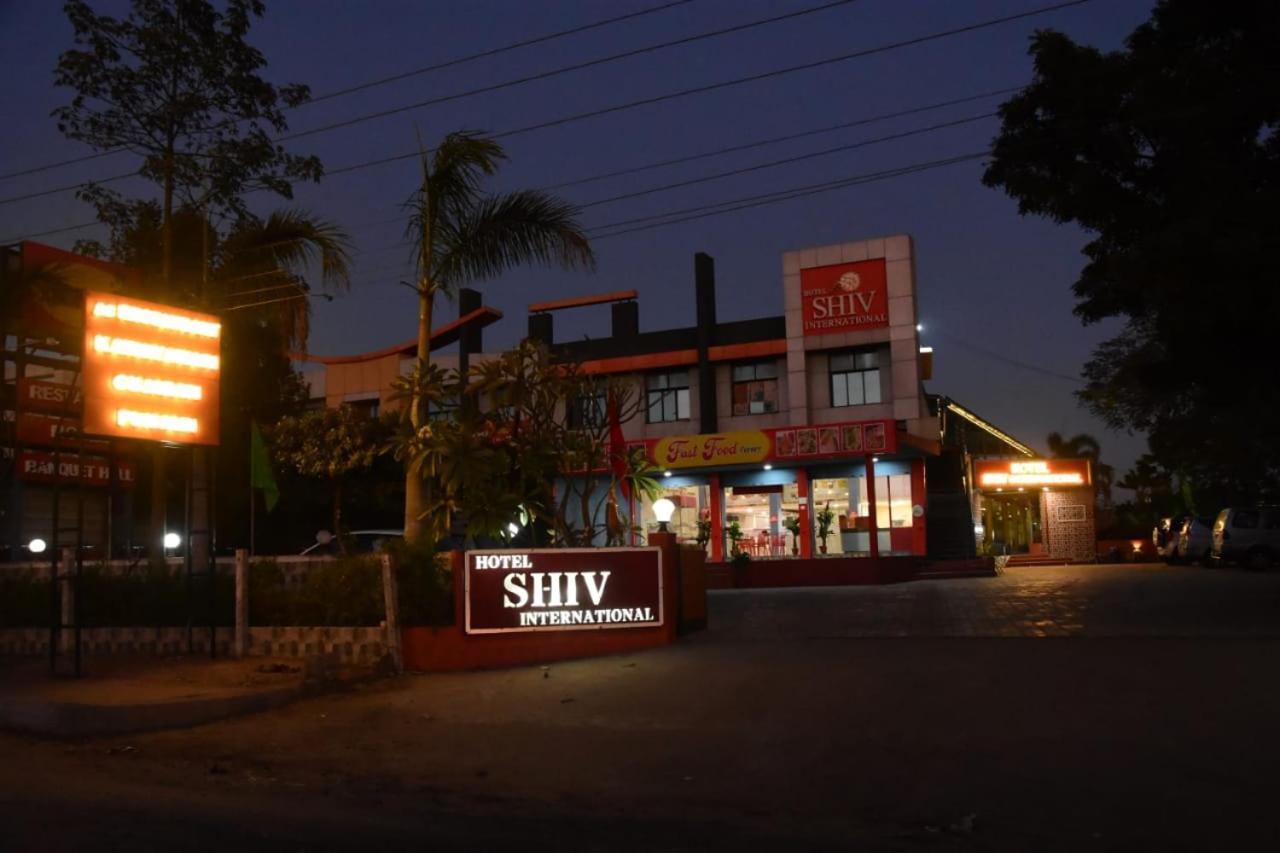 Hotel Shiv International Bhachau 외부 사진