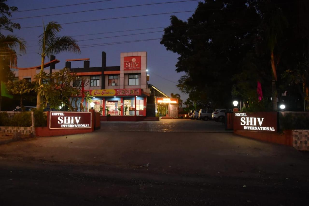 Hotel Shiv International Bhachau 외부 사진